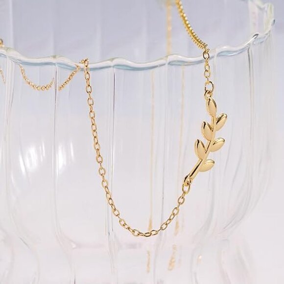 Neiman Marcus 14k Gold Plated Leaf Pendant Necklace - Picture 3 of 4